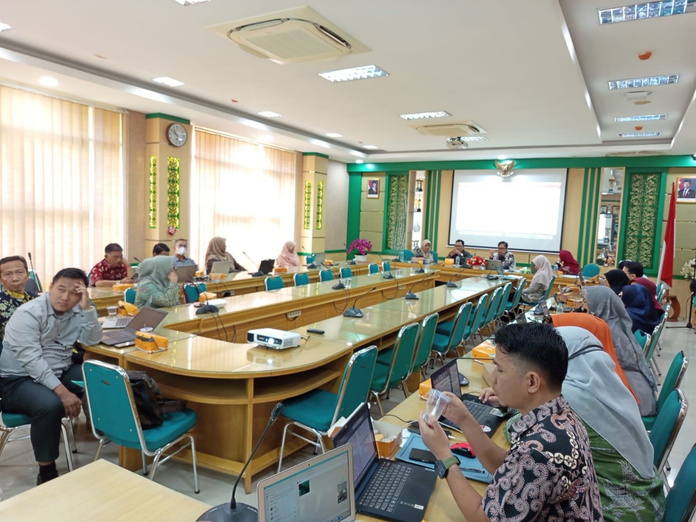 FAKULTAS ILMU PENDIDIKAN SELENGGARAKAN RAPAT TINJAUAN MANAJEMEN TINDAK LANJUT HASIL AUDIT MUTU INTERNAL